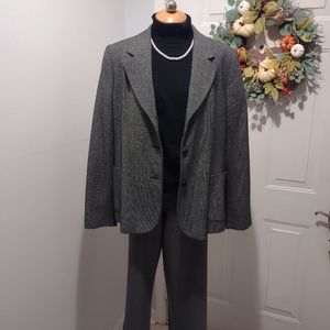 Investments 2pc Pant Suit Black & White Size 16